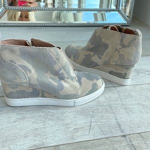 Wedge Camo booties